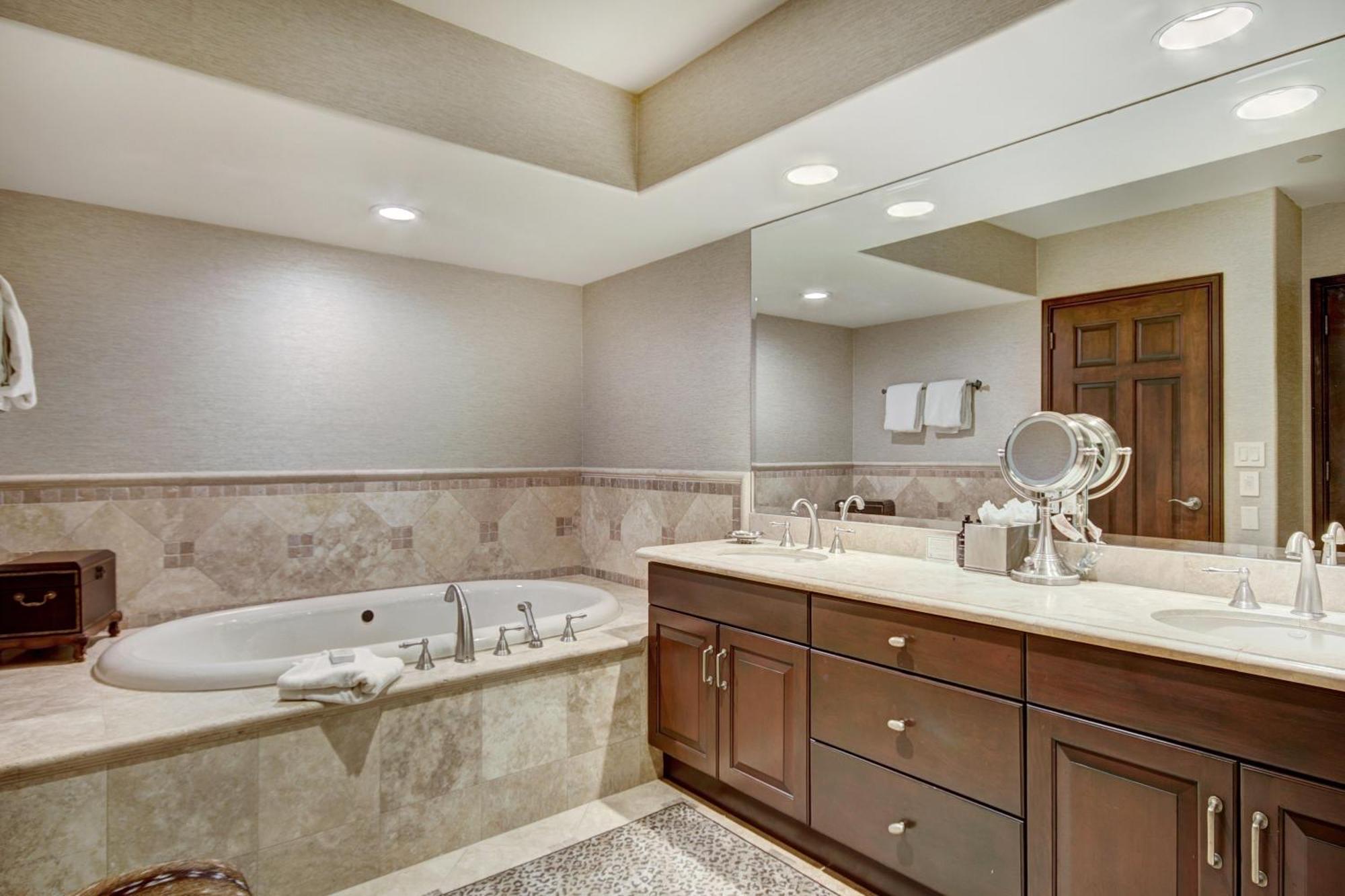 Luxury Ski-In 3 Bedroom Penthouse Inside Pines Lodge, Sleeps 10! Condo Beaver Creek Bagian luar foto